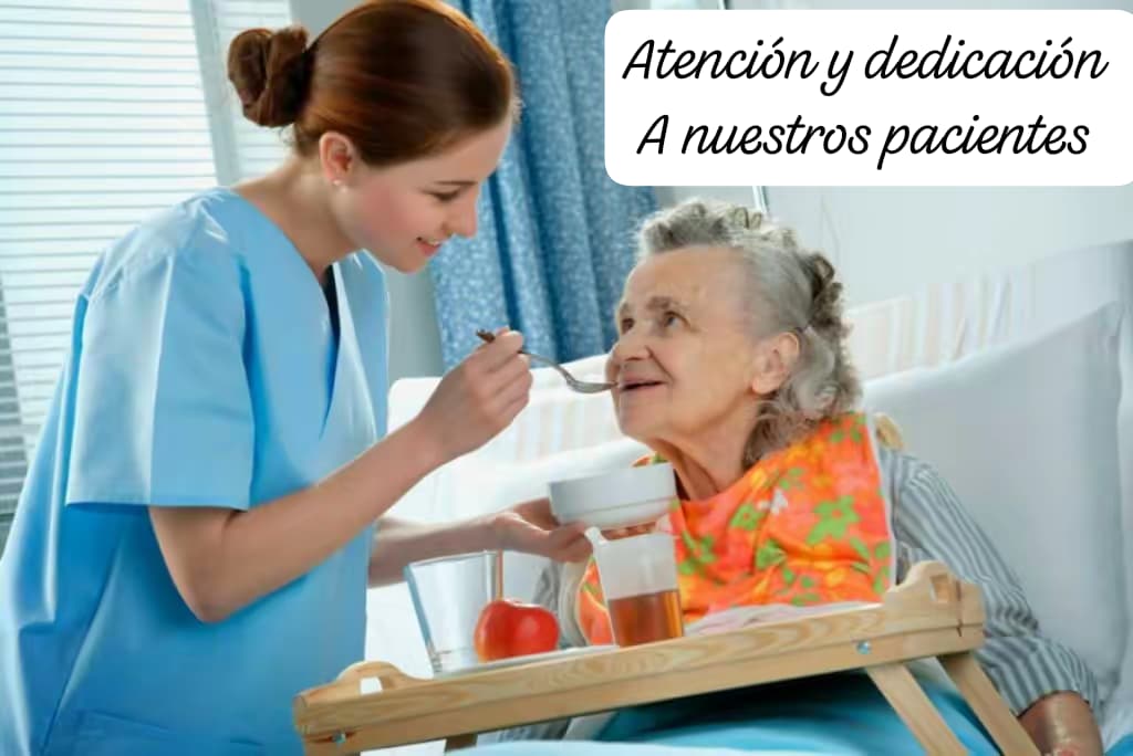 Cuidador profesional con adulto mayor
